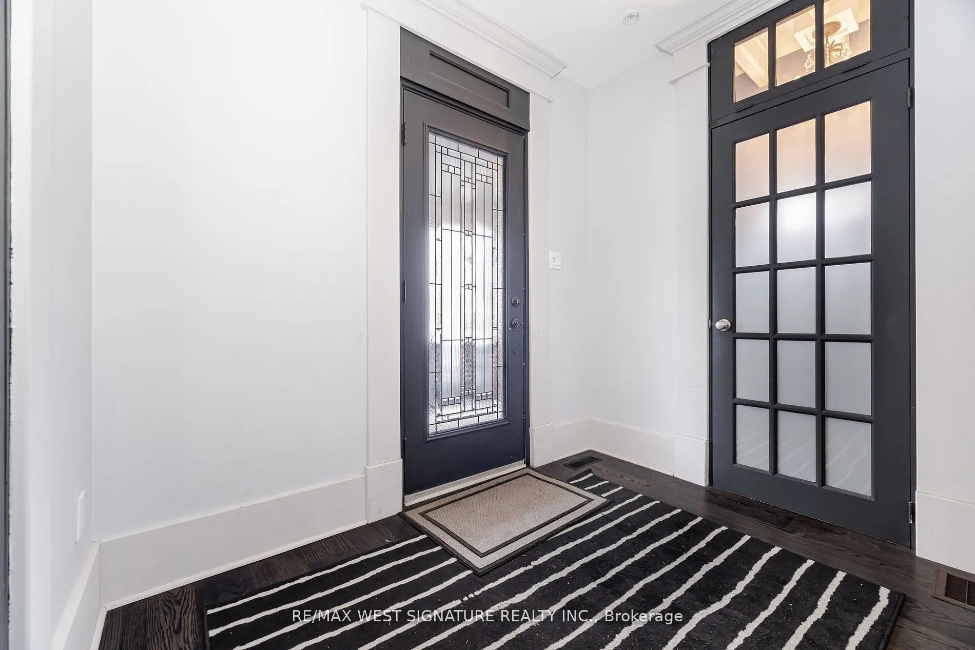 195 Victoria Street W