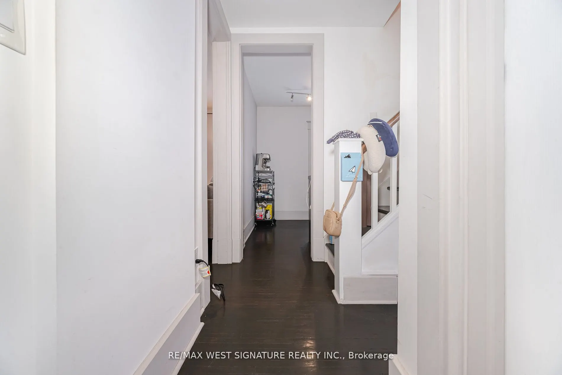 195 Victoria Street W