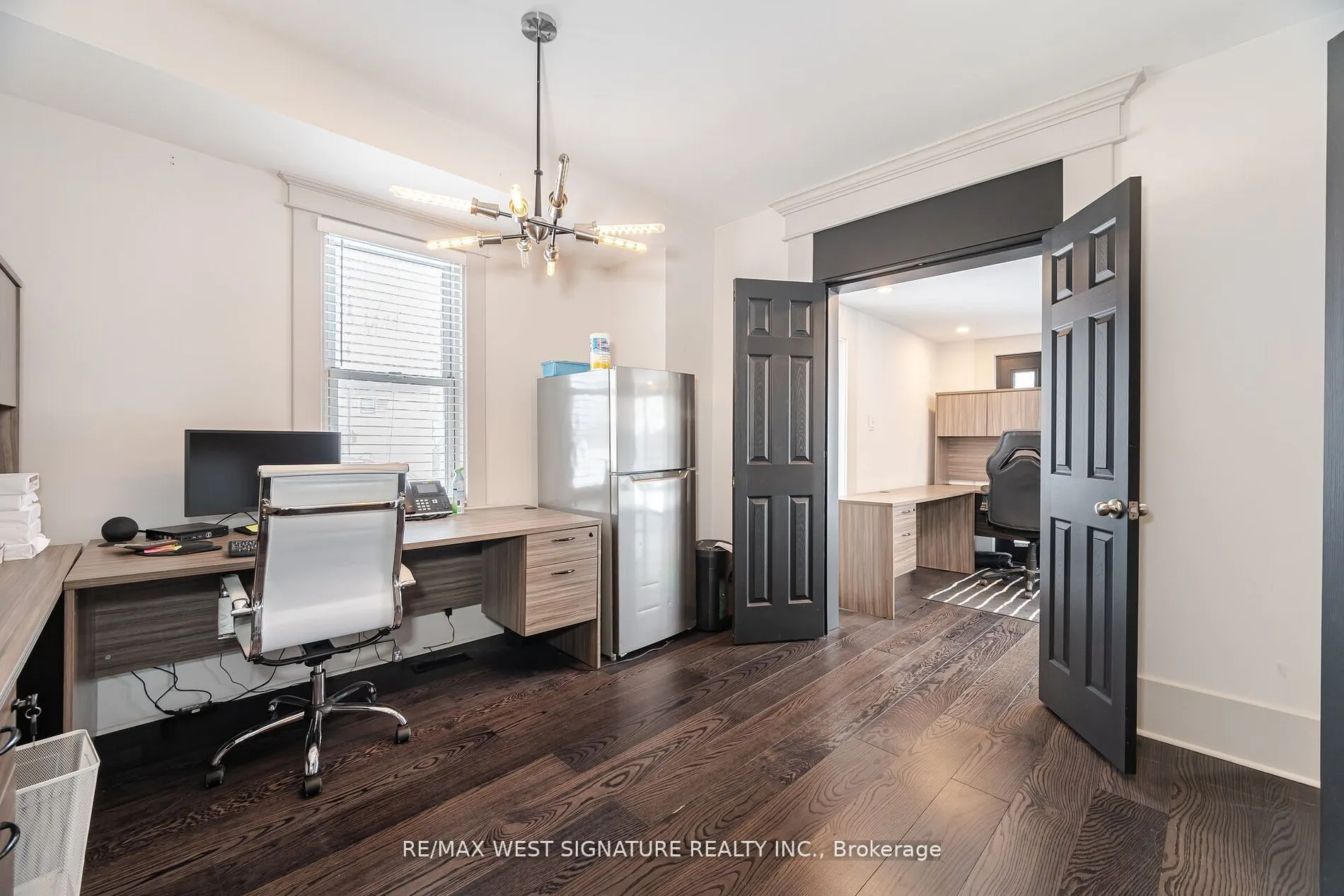 195 Victoria Street W