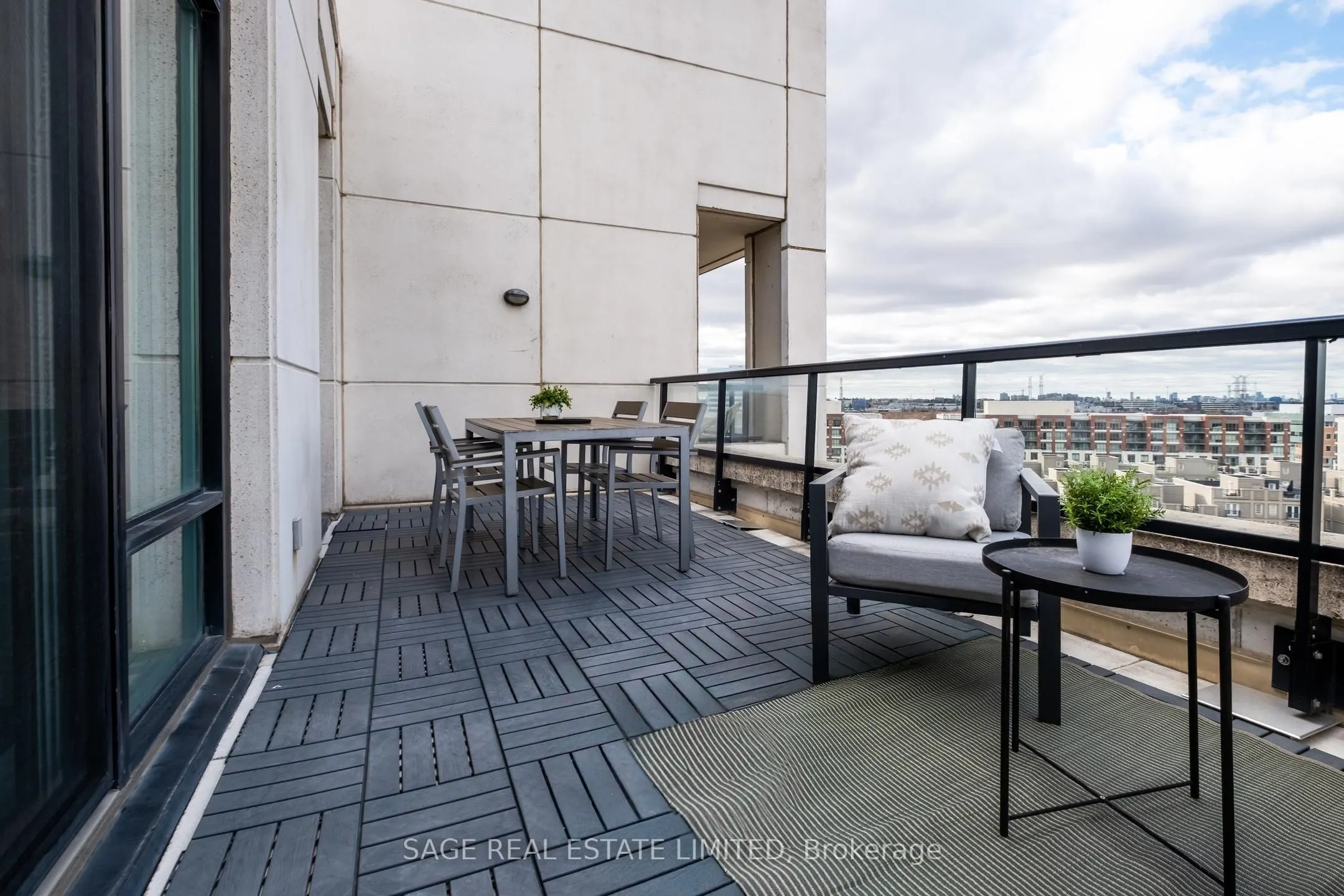 131 Upper Duke Crescent, #1007