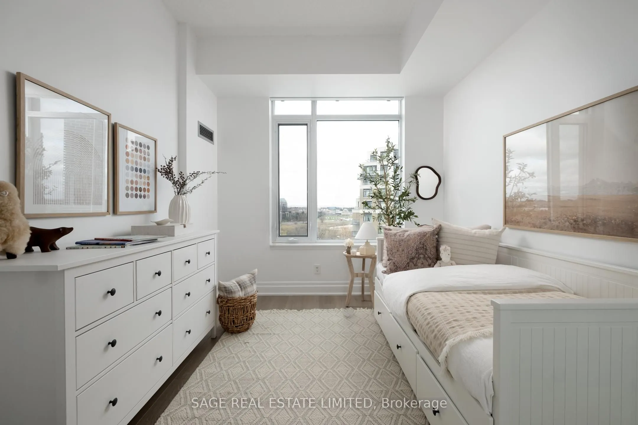 131 Upper Duke Crescent, #1007