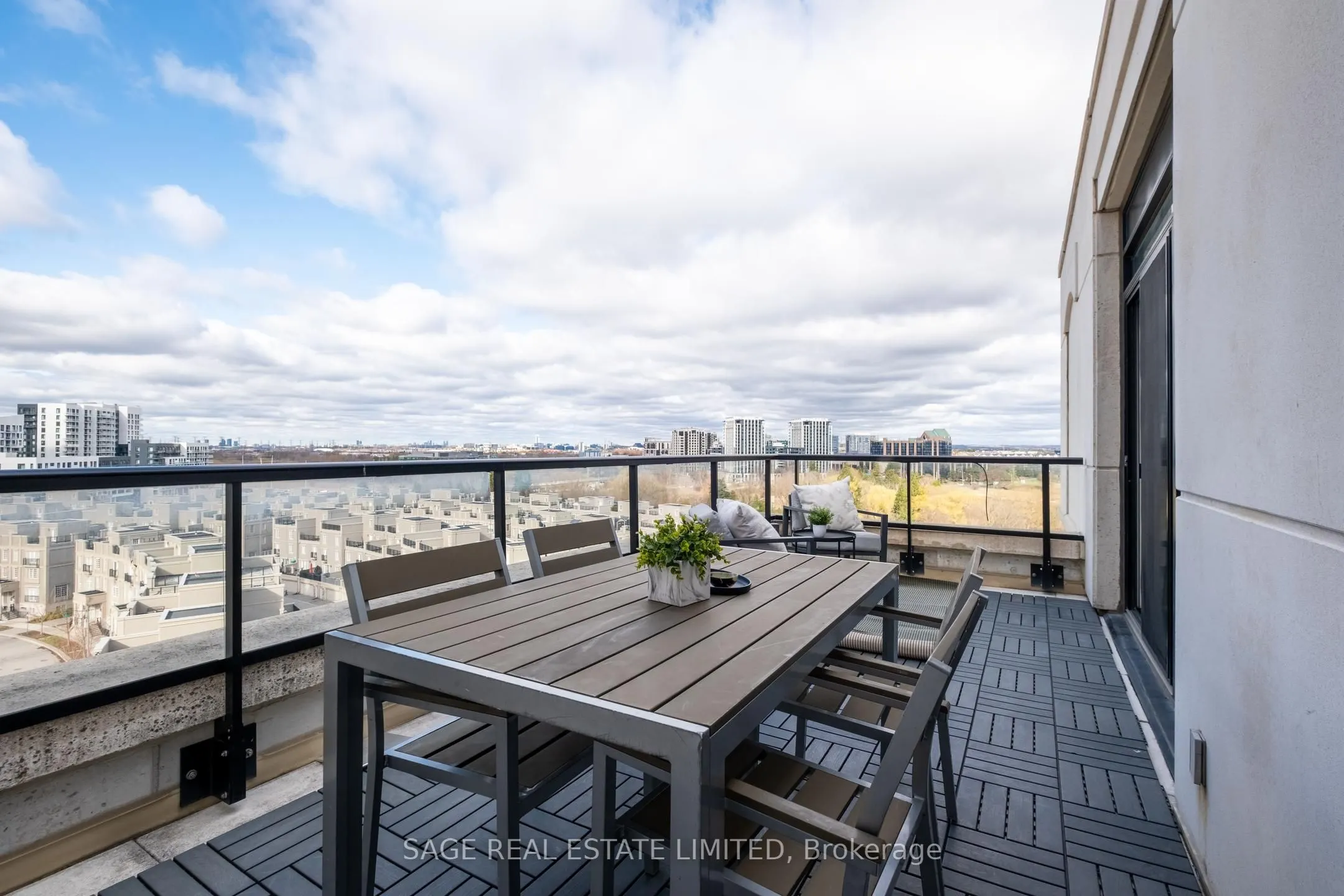 131 Upper Duke Crescent, #1007