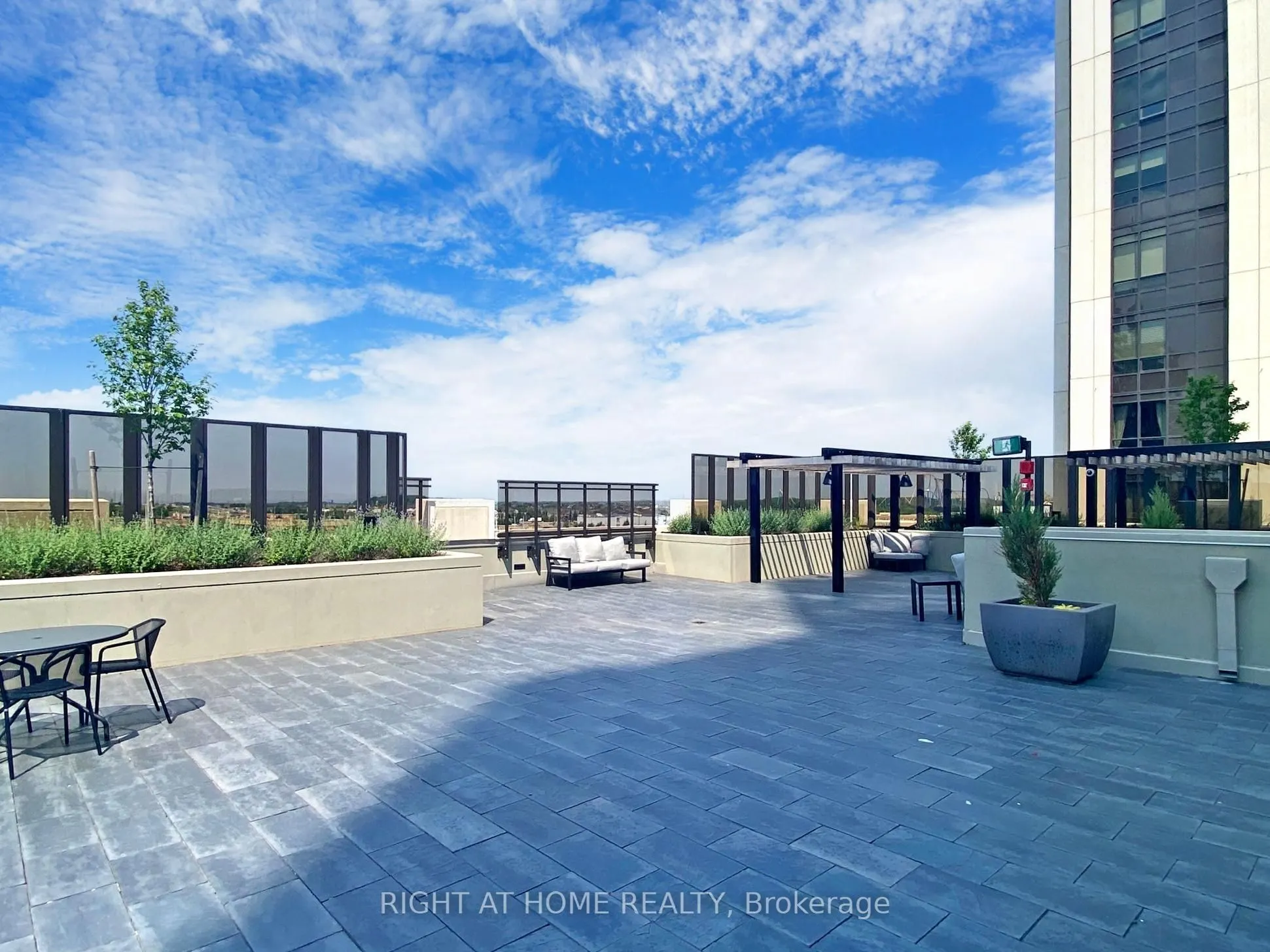 9075 Jane Street #106