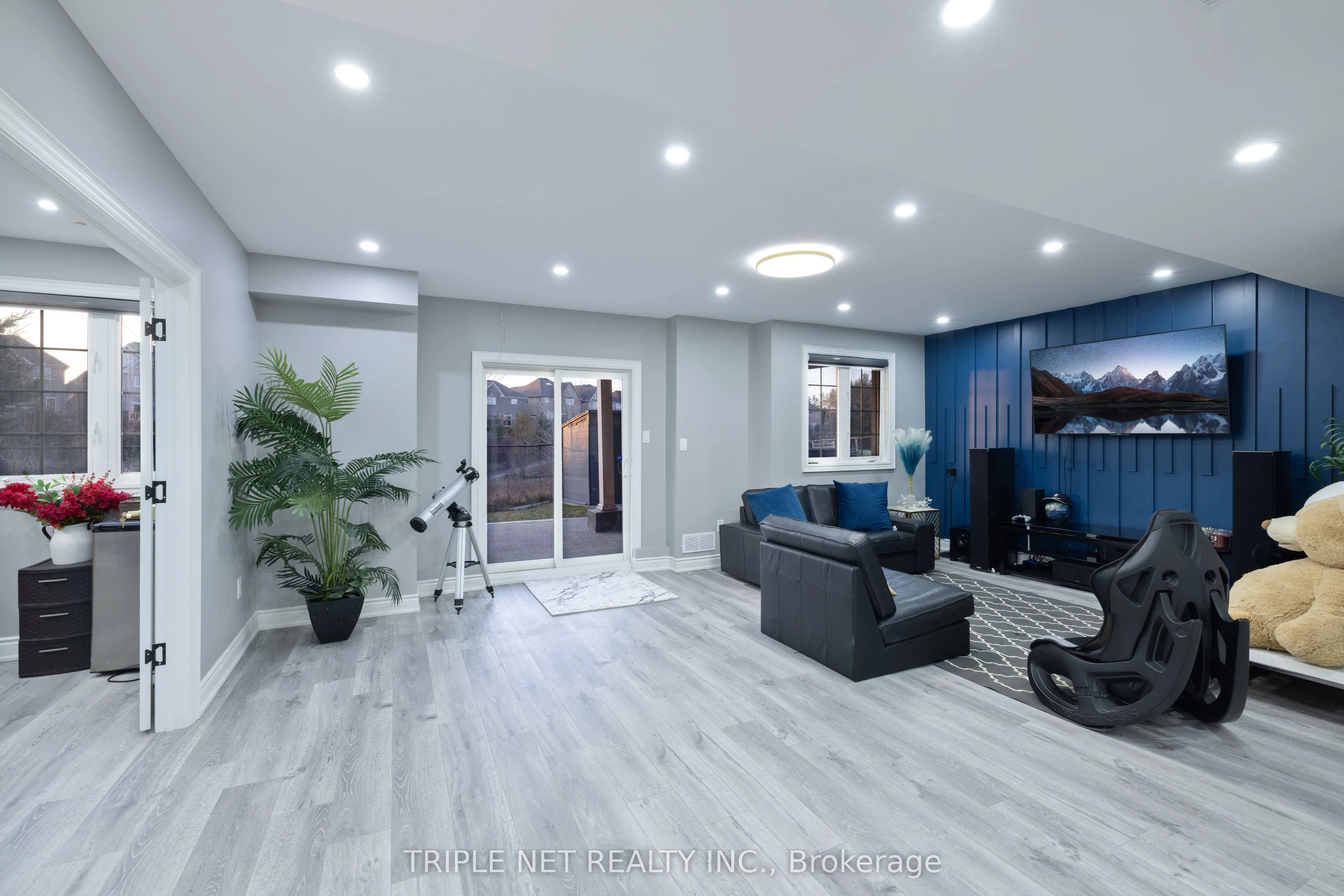 16 Roy Road