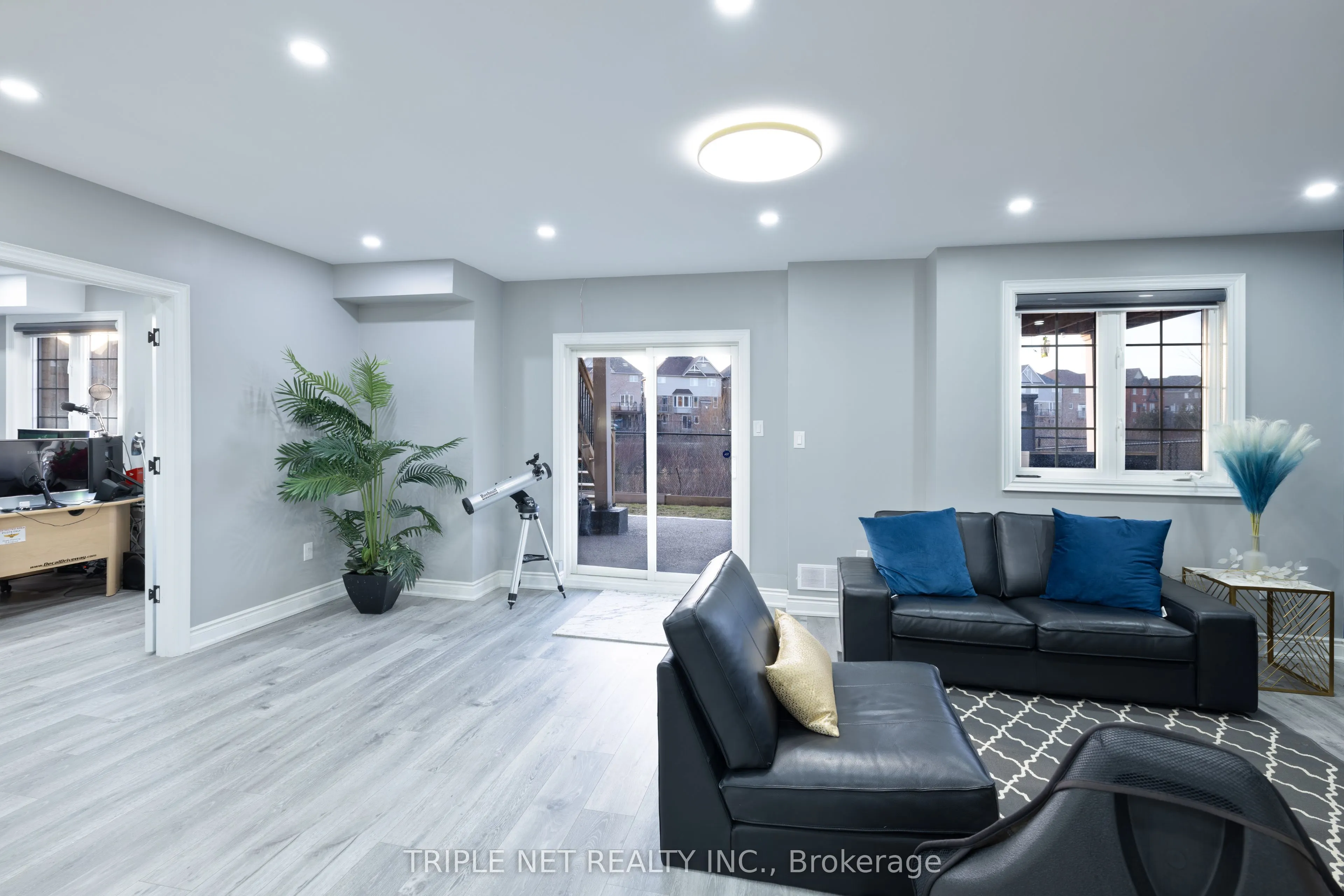 16 Roy Road