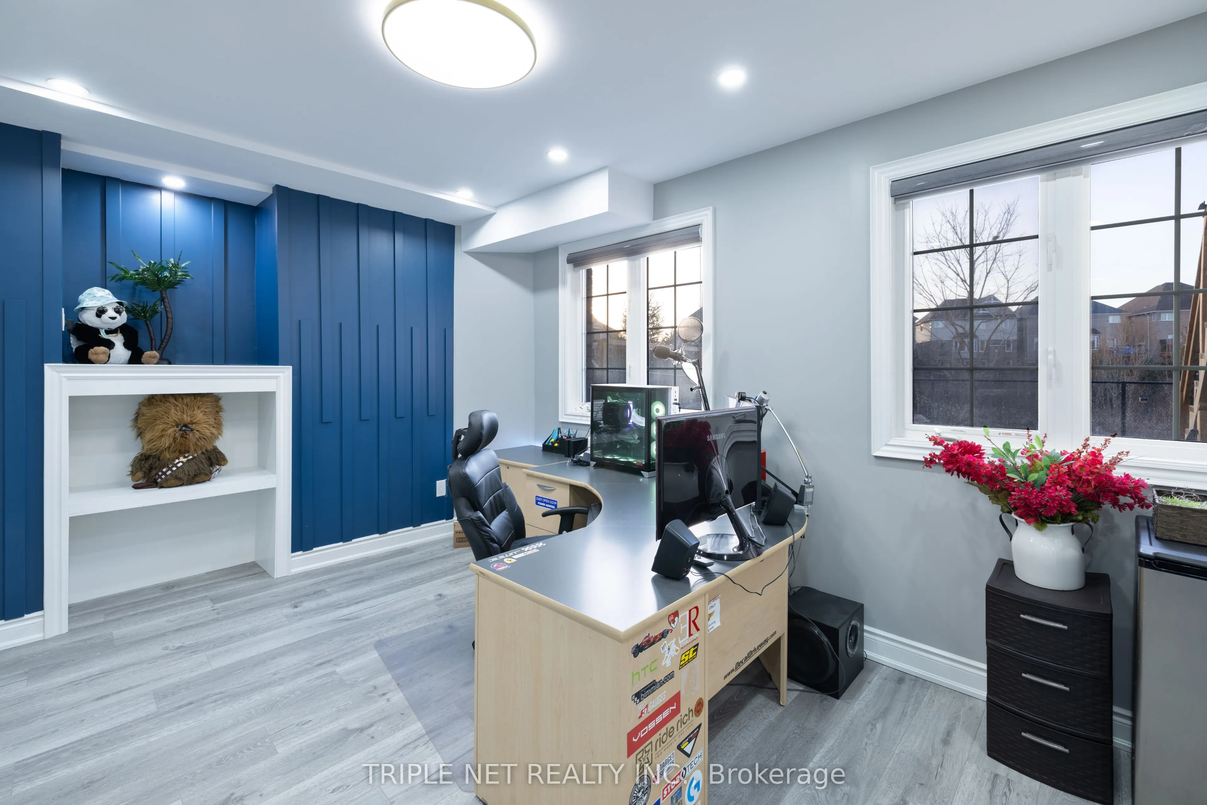 16 Roy Road