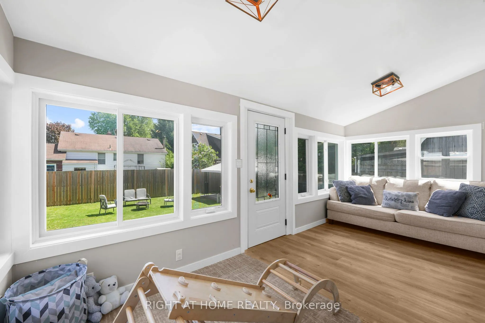 392 Stouffer Street