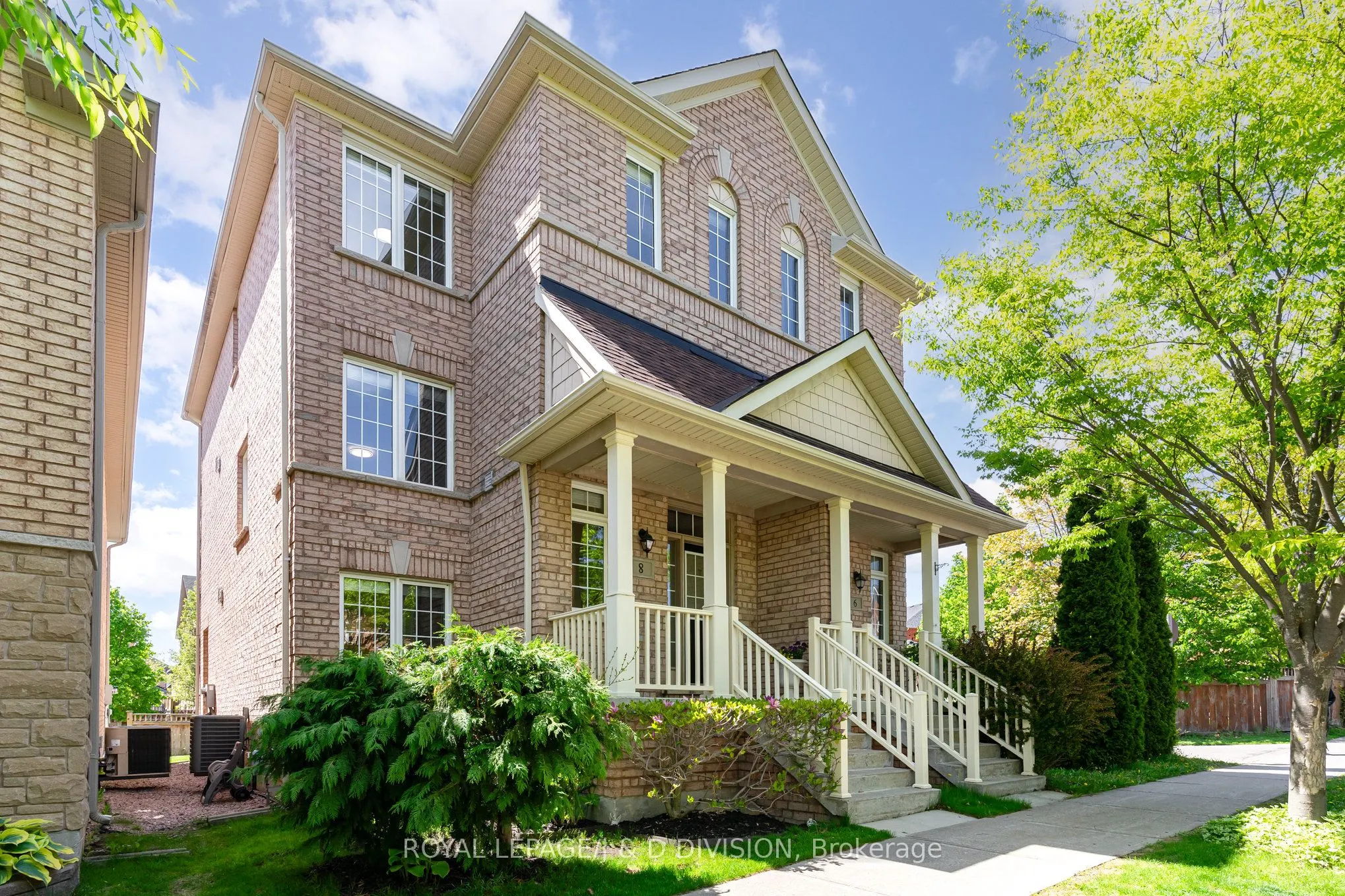 8 John Allan Cameron Street
