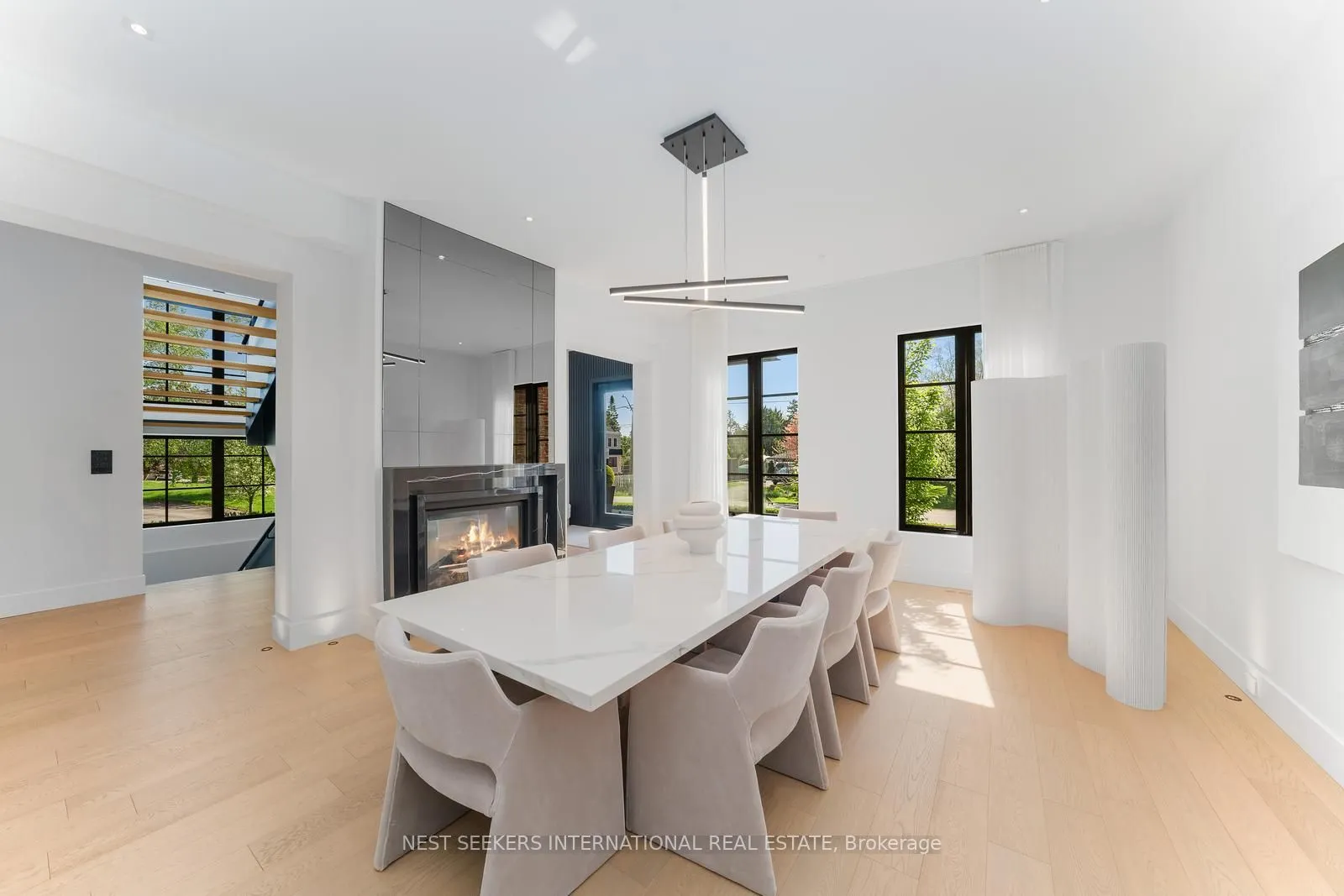 6 Forestave Crescent