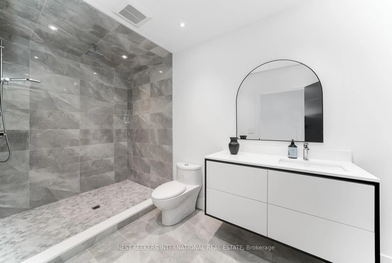 6 Forestave Crescent
