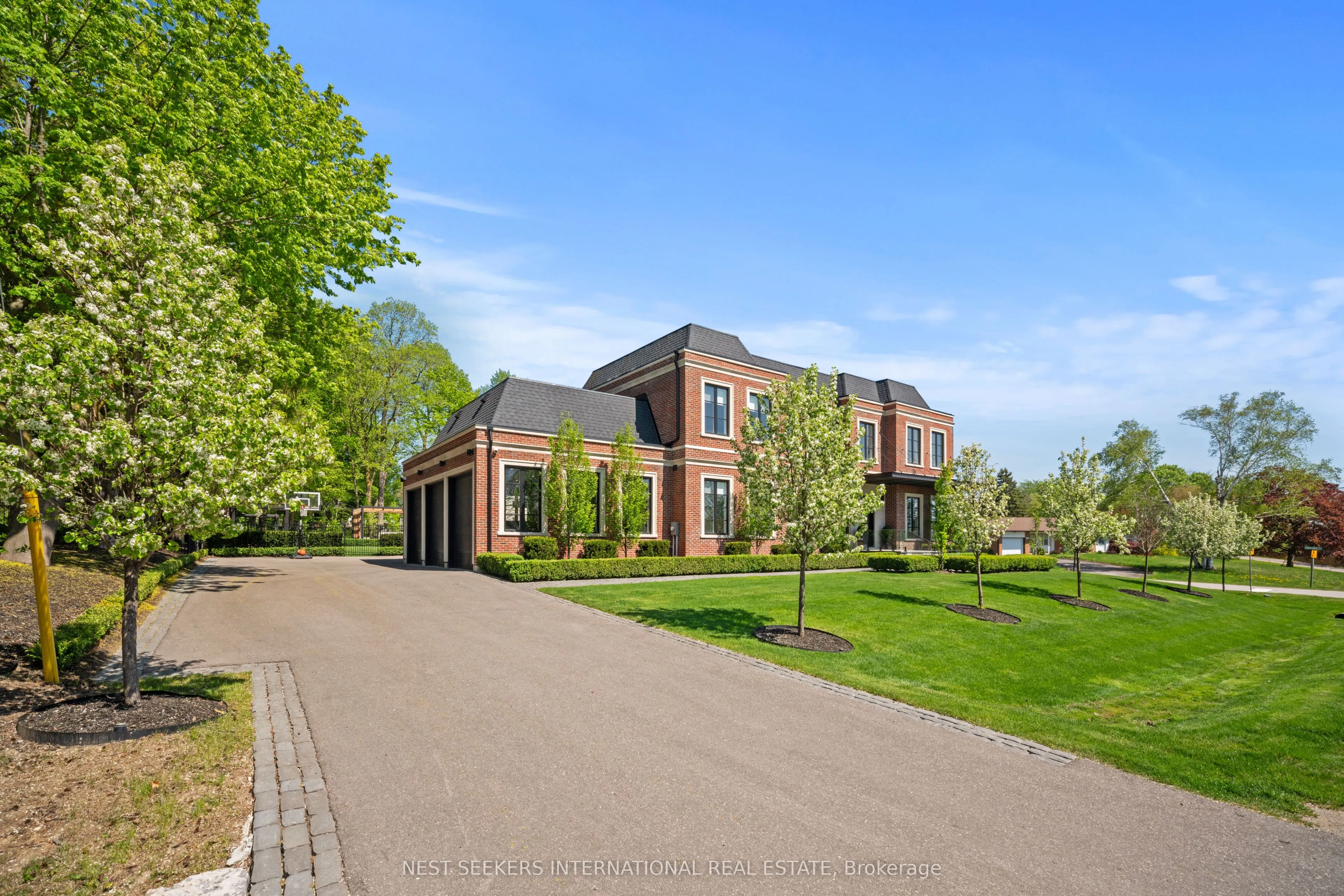 6 Forestave Crescent