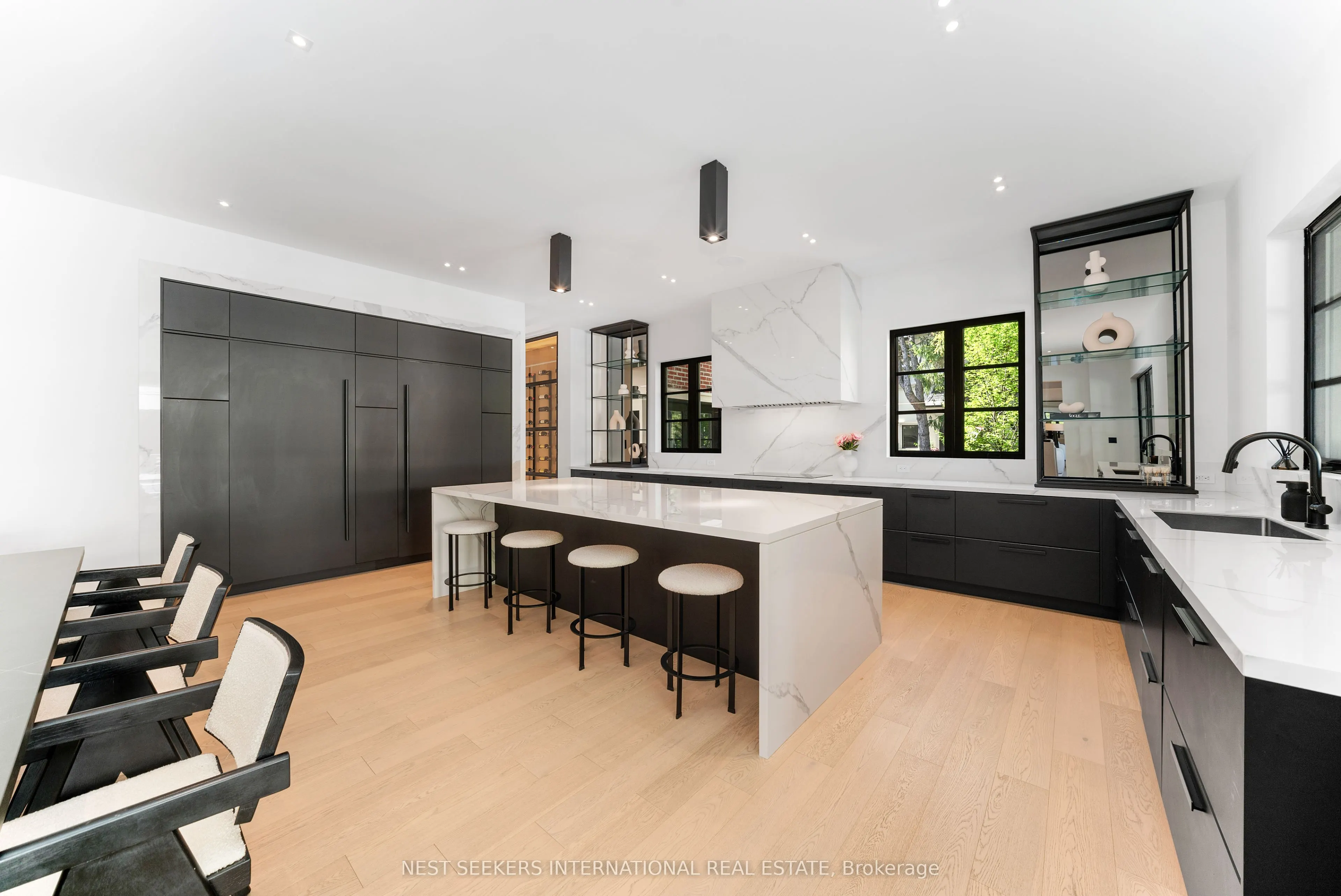 6 Forestave Crescent