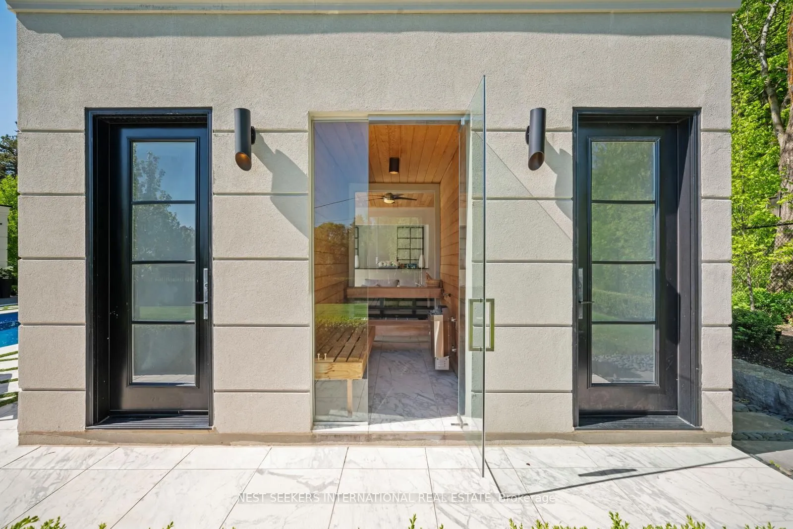 6 Forestave Crescent