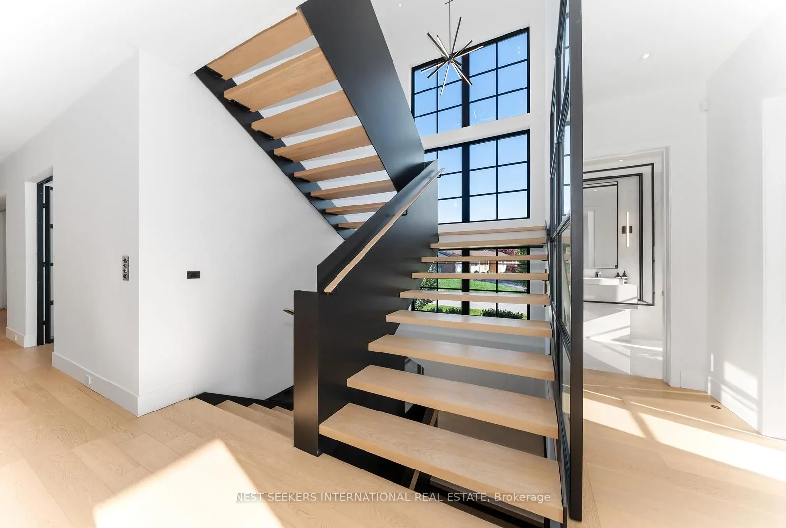 6 Forestave Crescent