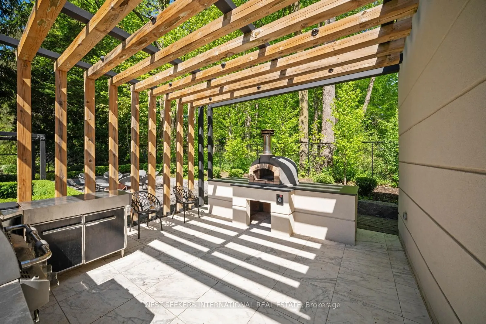 6 Forestave Crescent