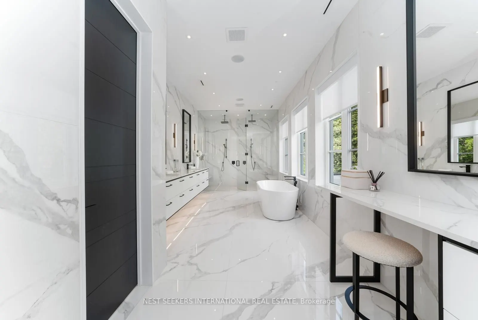 6 Forestave Crescent