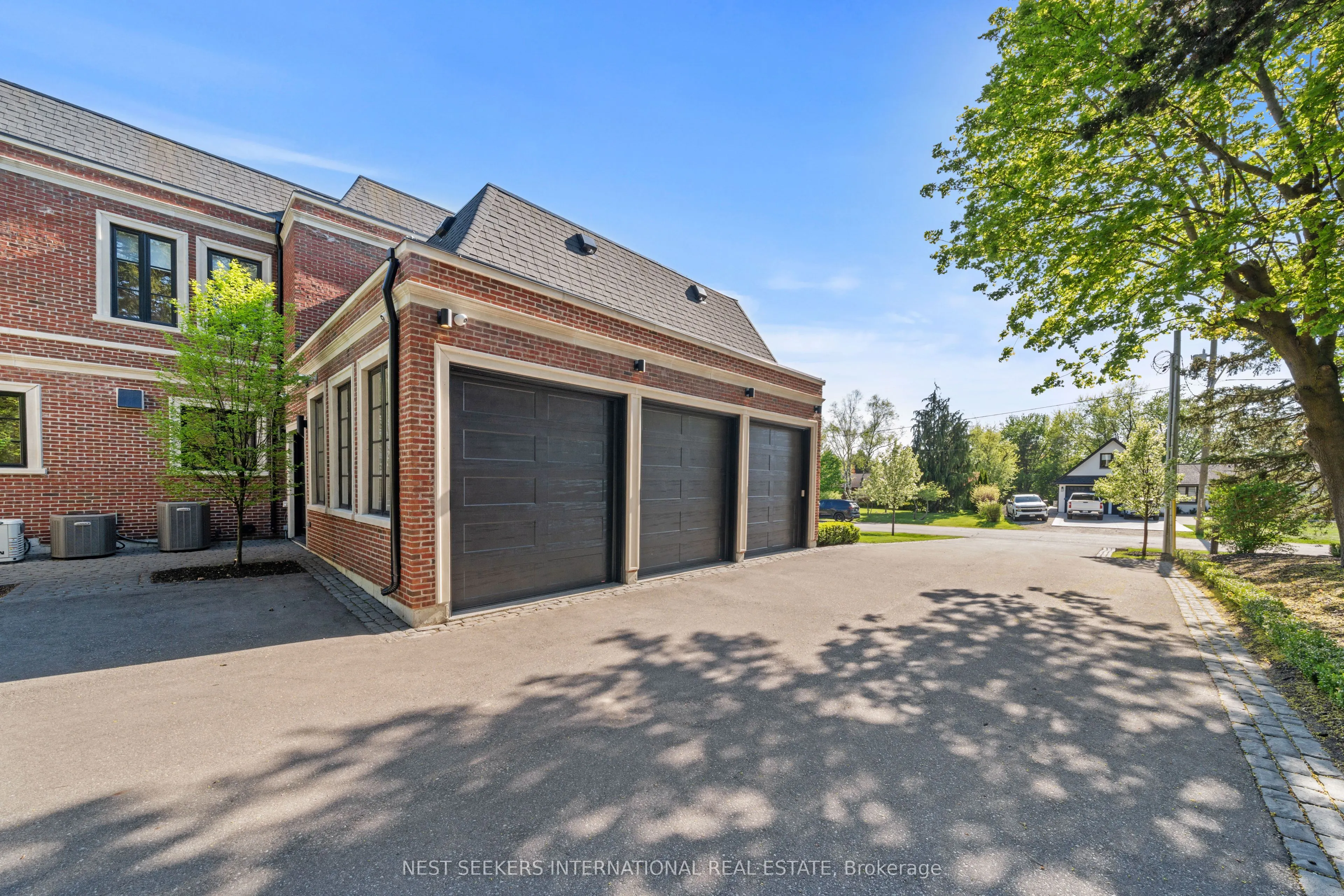 6 Forestave Crescent