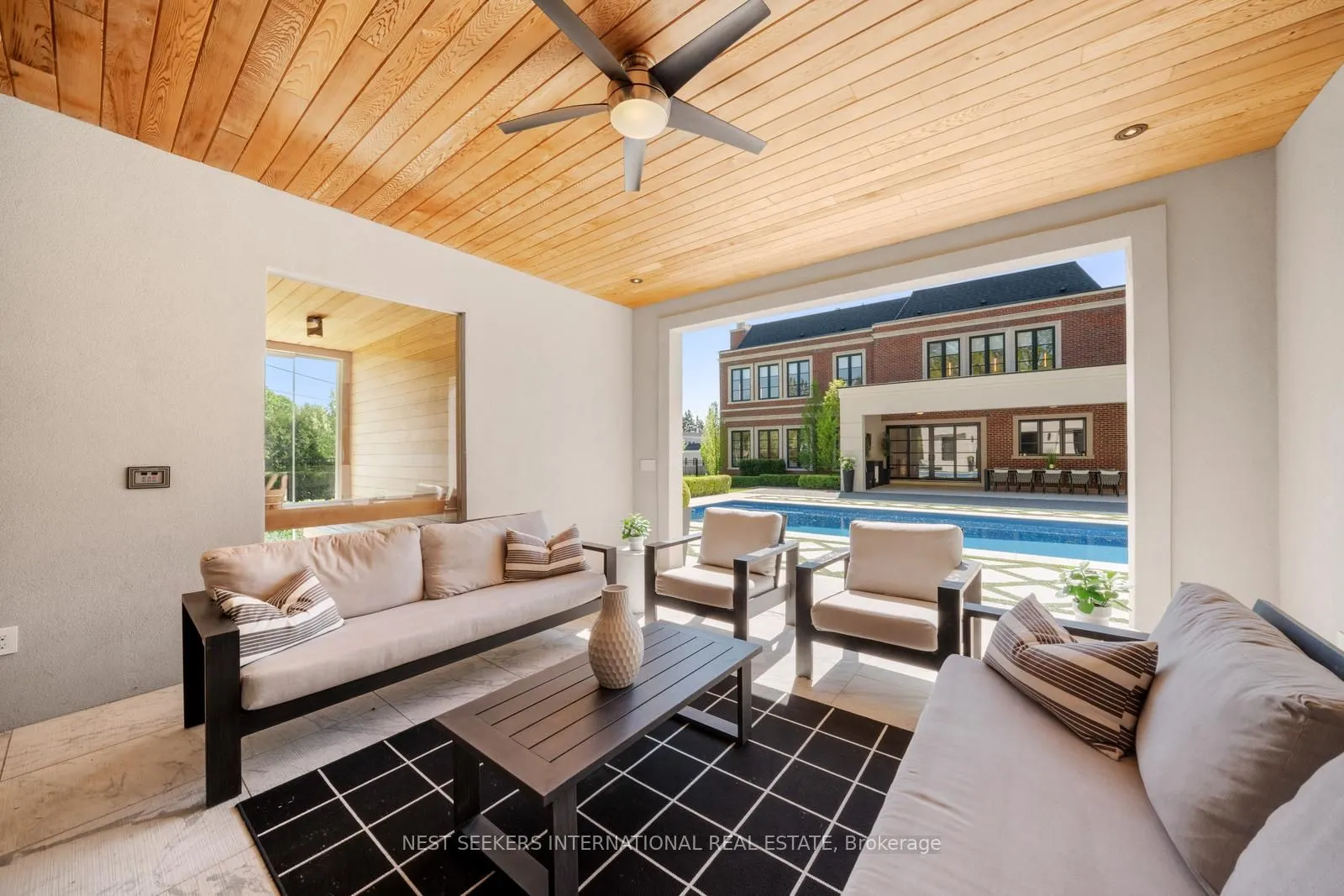 6 Forestave Crescent