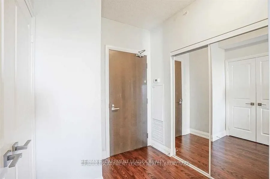 7161 Yonge Street, #2731