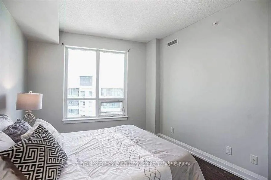 7161 Yonge Street, #2731