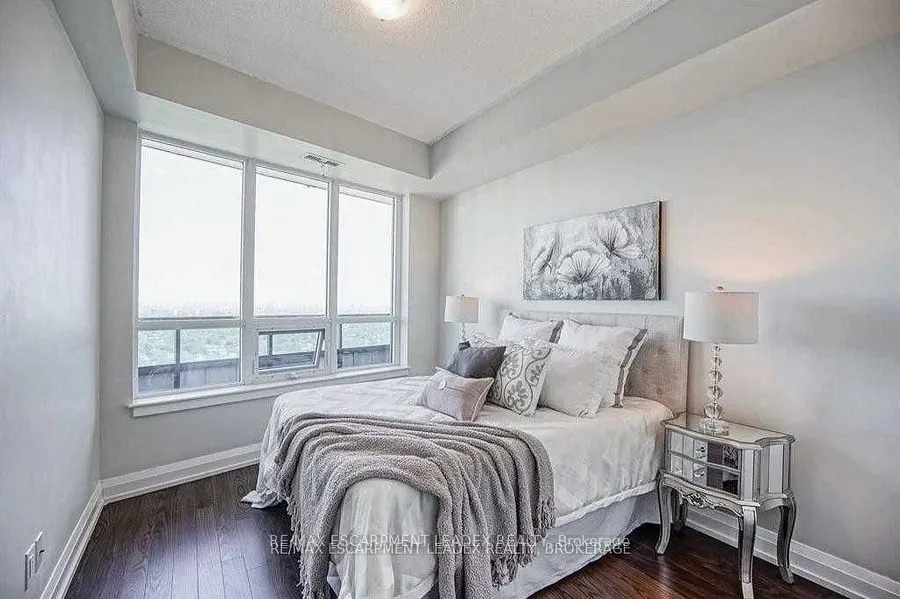 7161 Yonge Street, #2731