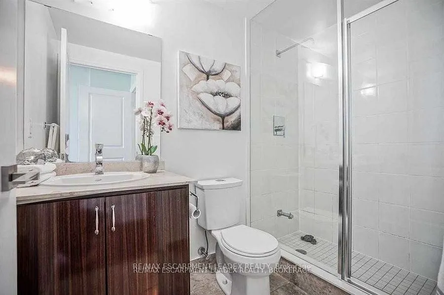 7161 Yonge Street, #2731