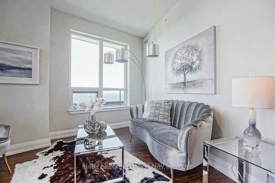 7161 Yonge Street, #2731