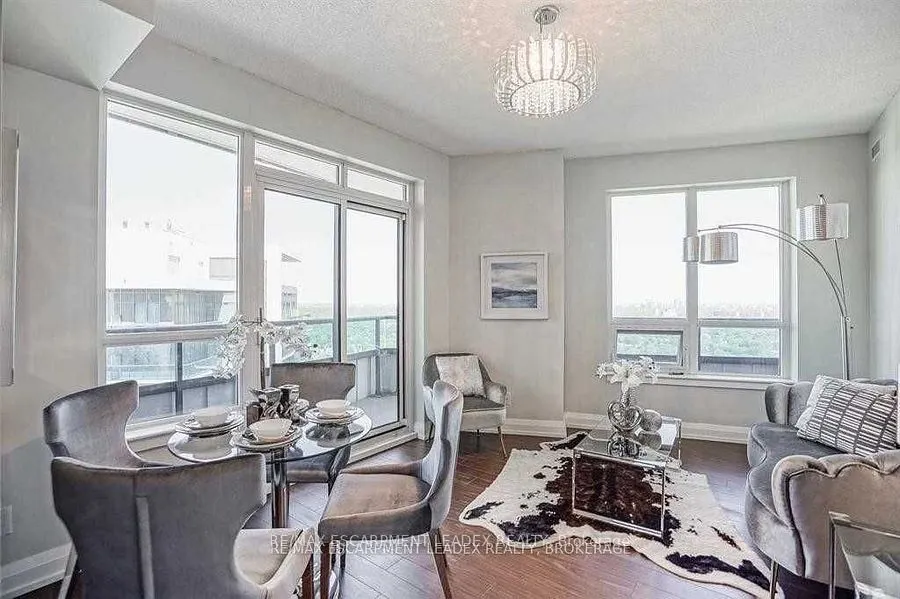 7161 Yonge Street, #2731