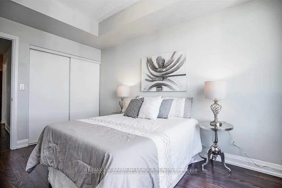 7161 Yonge Street, #2731