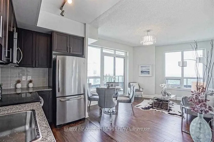 7161 Yonge Street, #2731