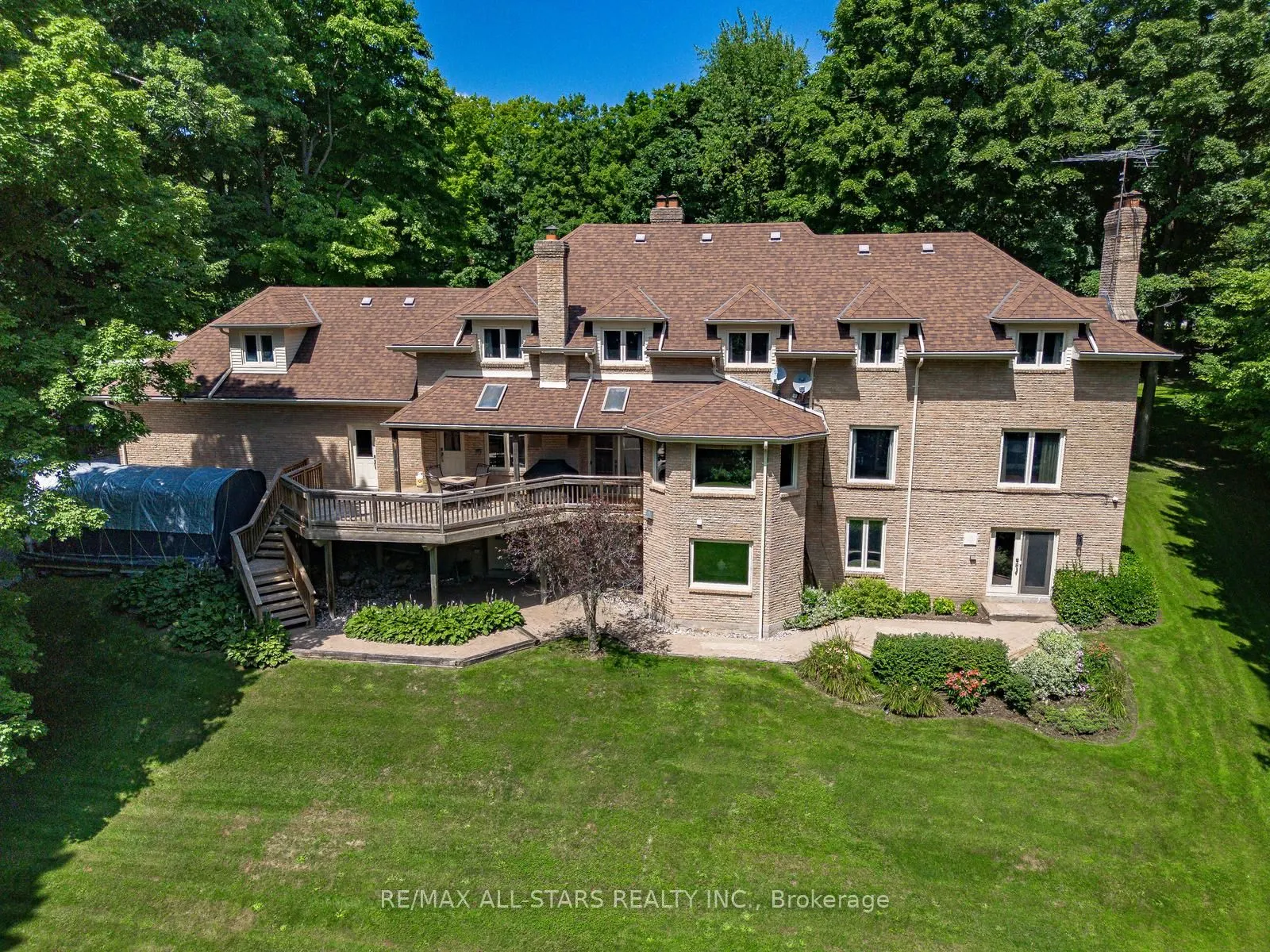 15 Skyridge Court