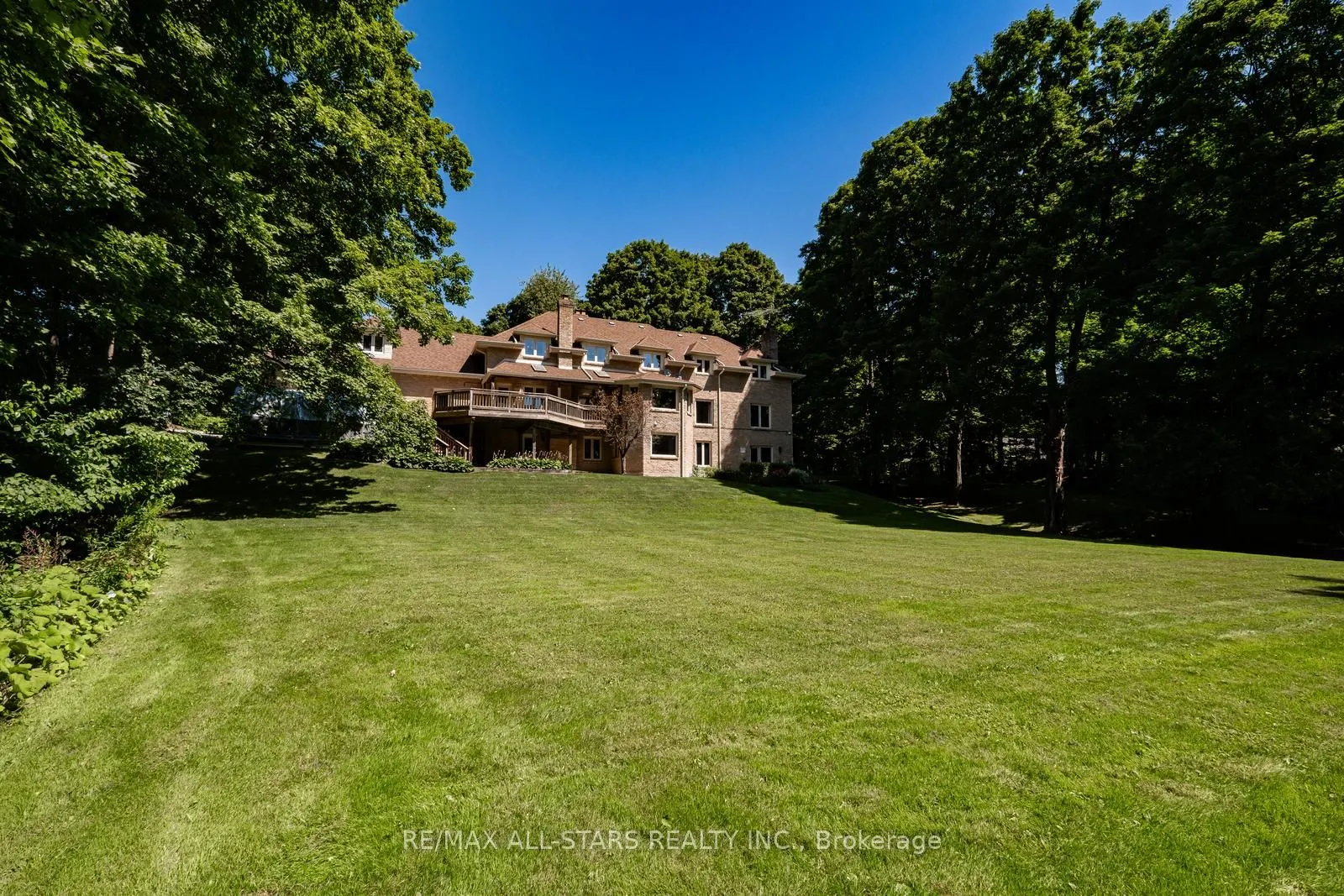 15 Skyridge Court