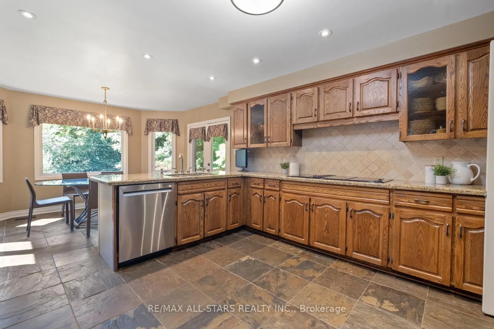 15 Skyridge Court