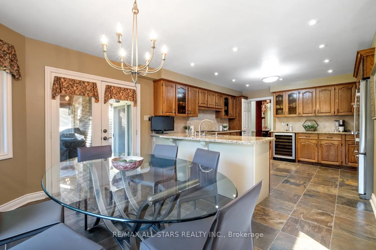 15 Skyridge Court