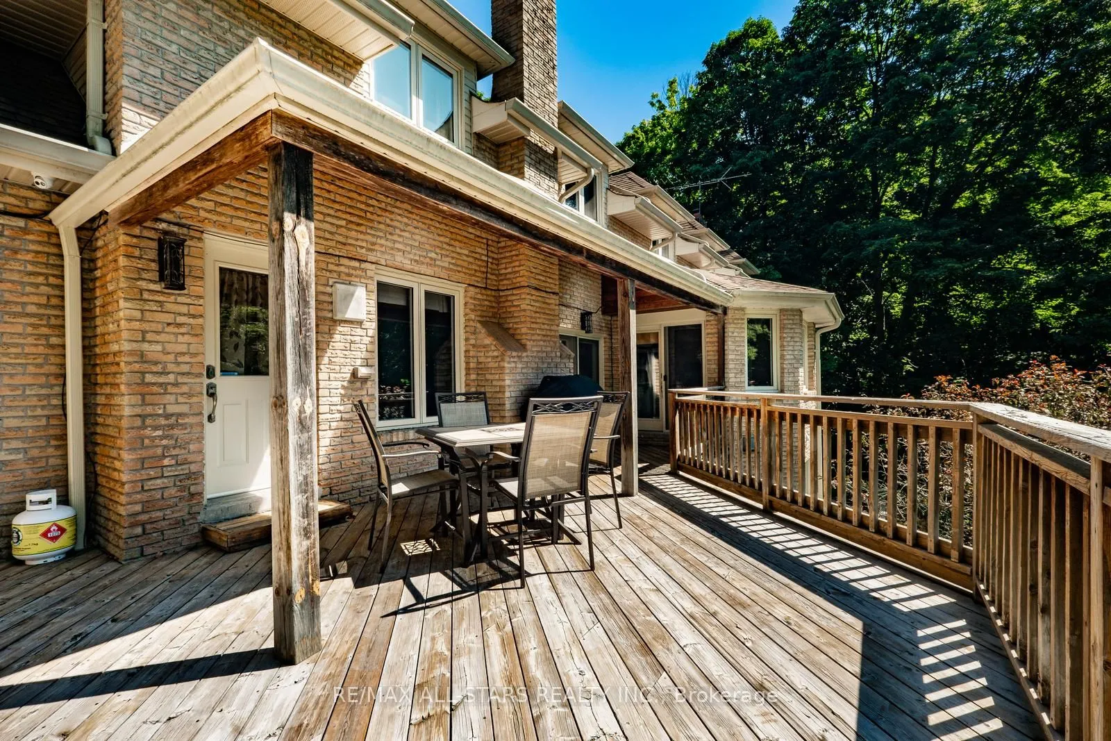 15 Skyridge Court