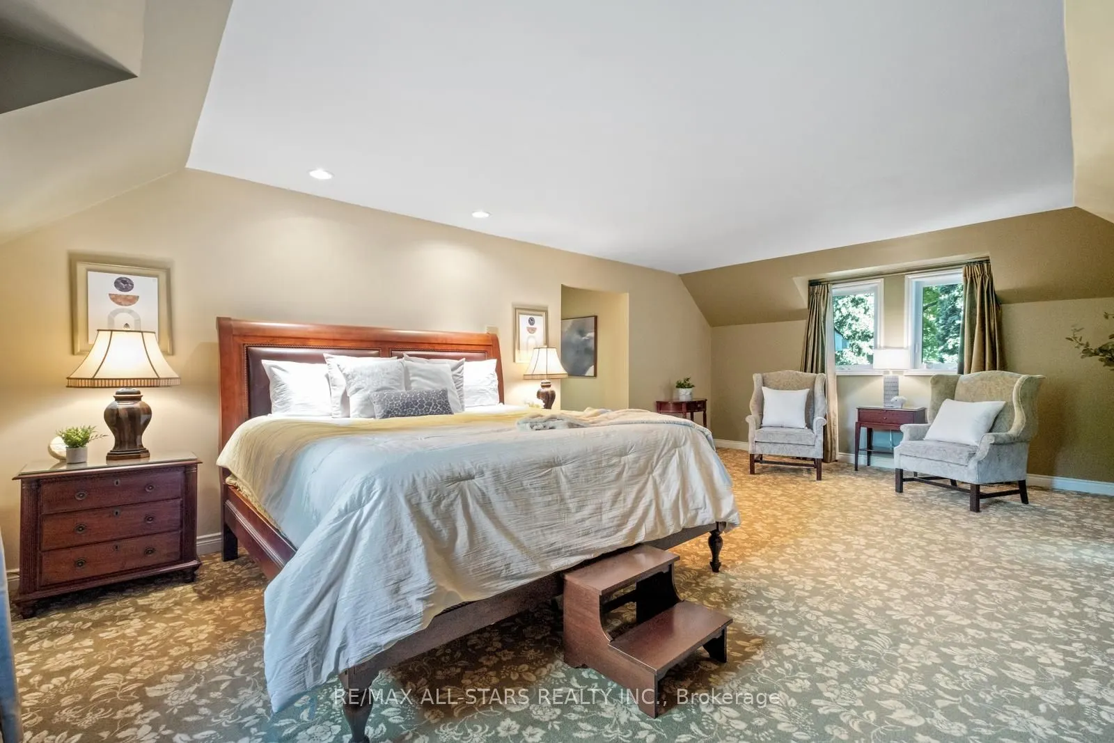 15 Skyridge Court