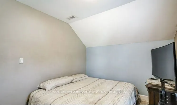 81 Wellington Street E