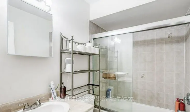 81 Wellington Street E