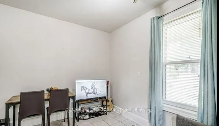 81 Wellington Street E