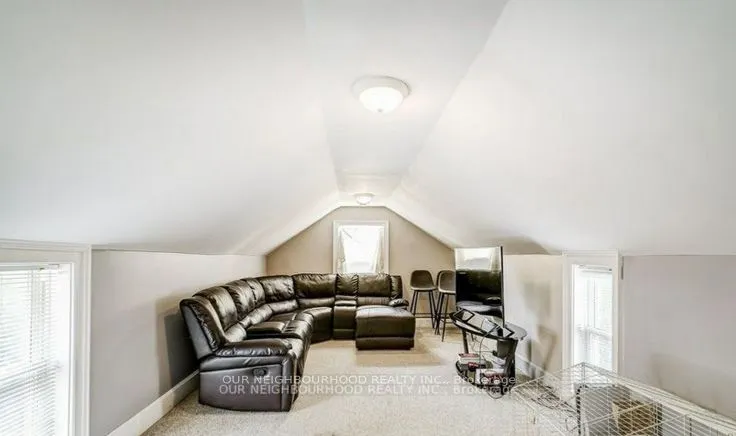 81 Wellington Street E