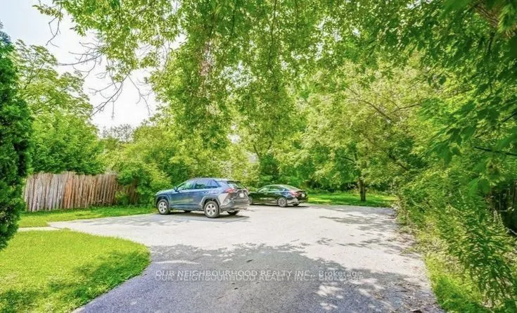 81 Wellington Street E