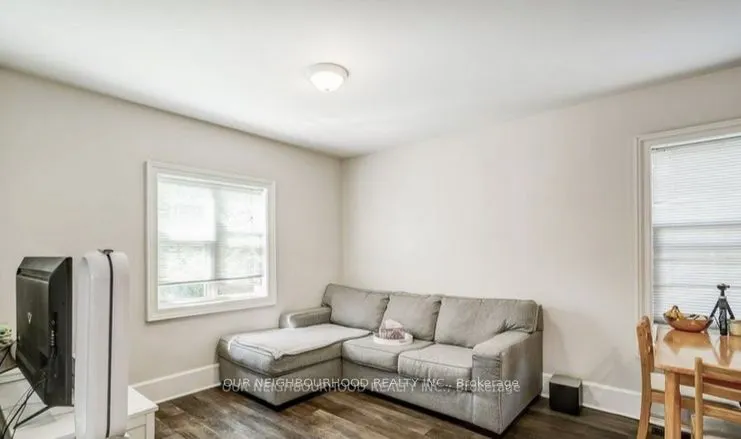 81 Wellington Street E