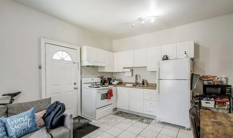 81 Wellington Street E