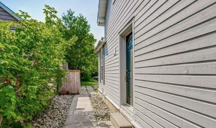 81 Wellington Street E