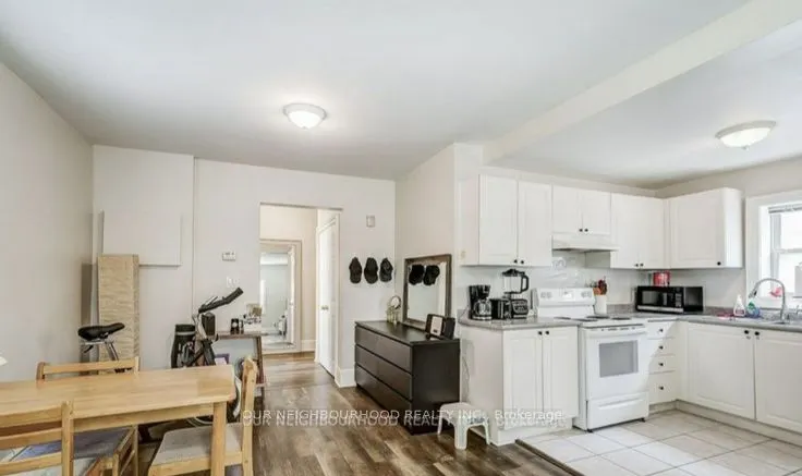 81 Wellington Street E