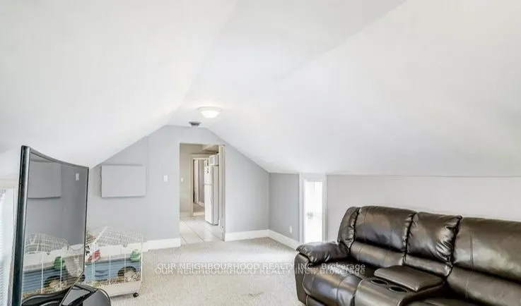 81 Wellington Street E