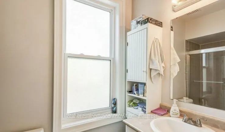 81 Wellington Street E