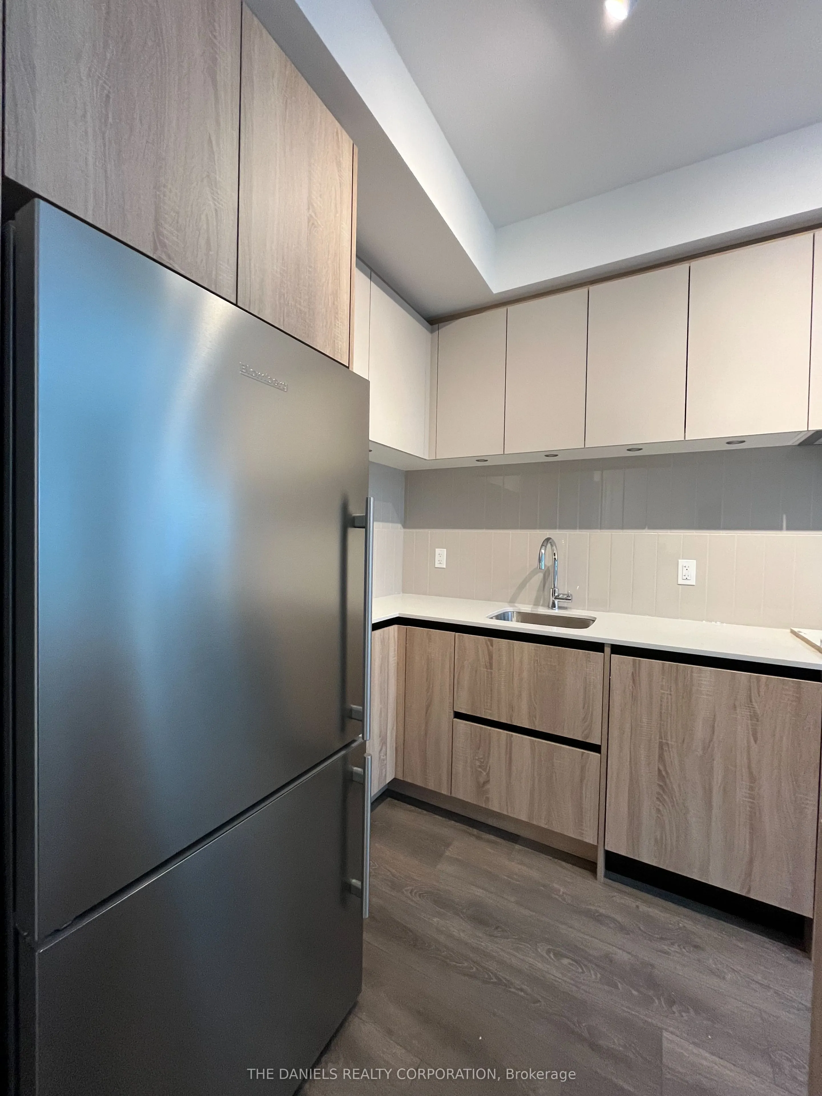 8 Beverley Glen Boulevard, #333