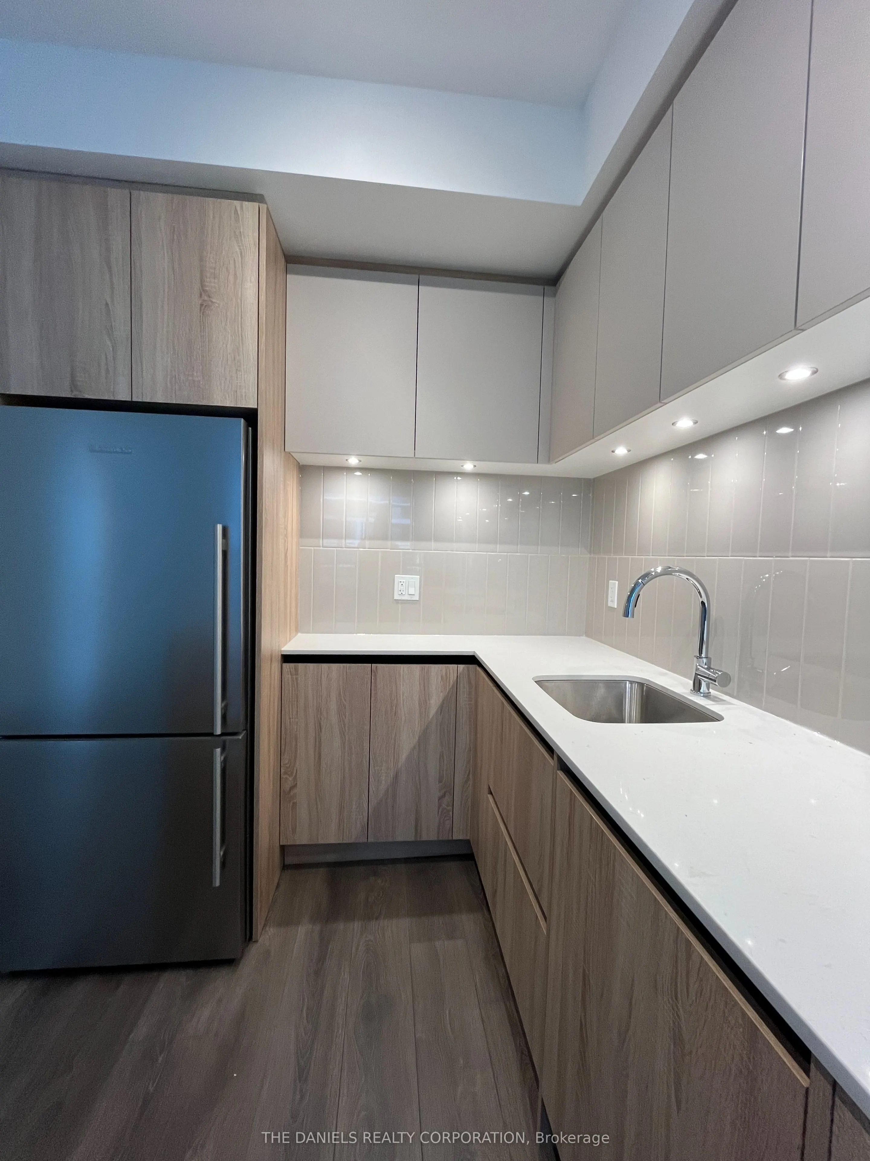 8 Beverley Glen Boulevard, #333