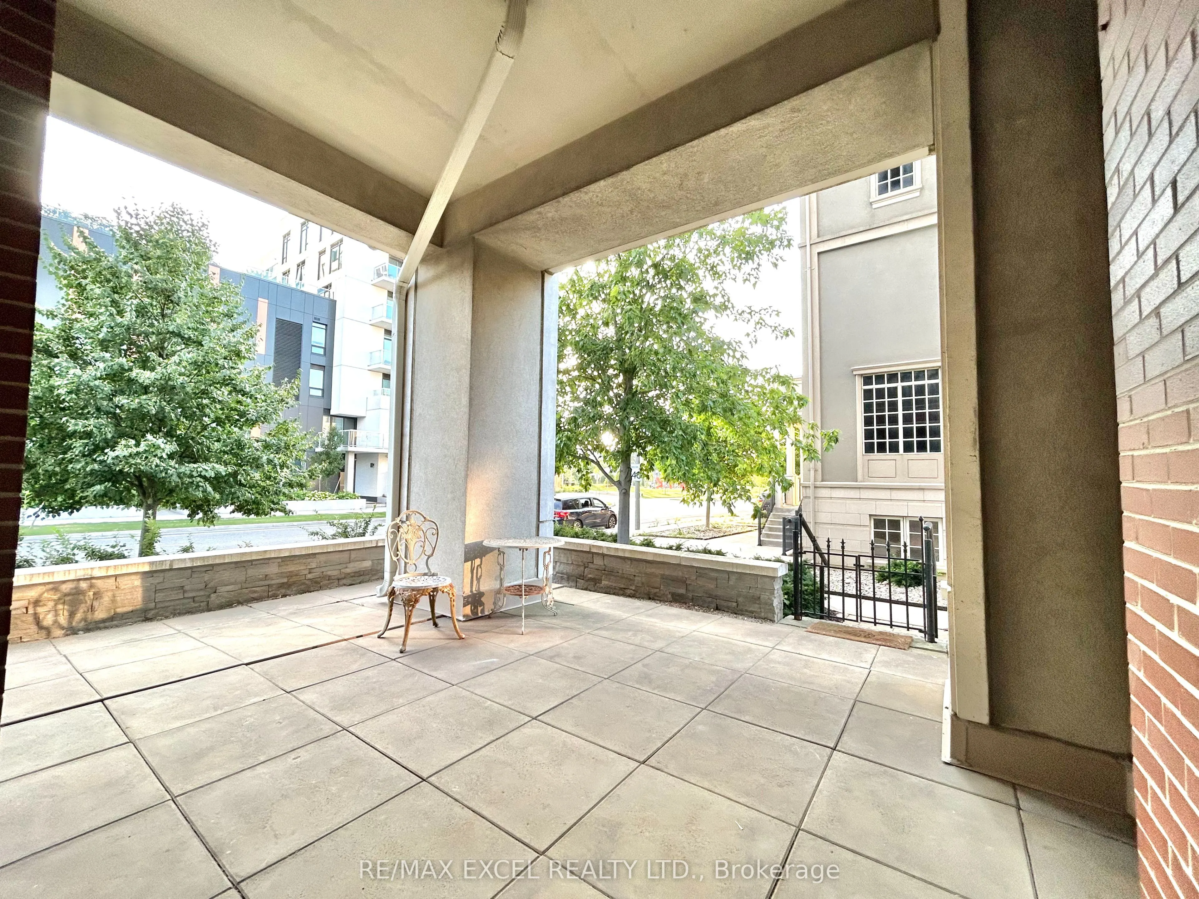 1 Upper Duke Crescent, #110